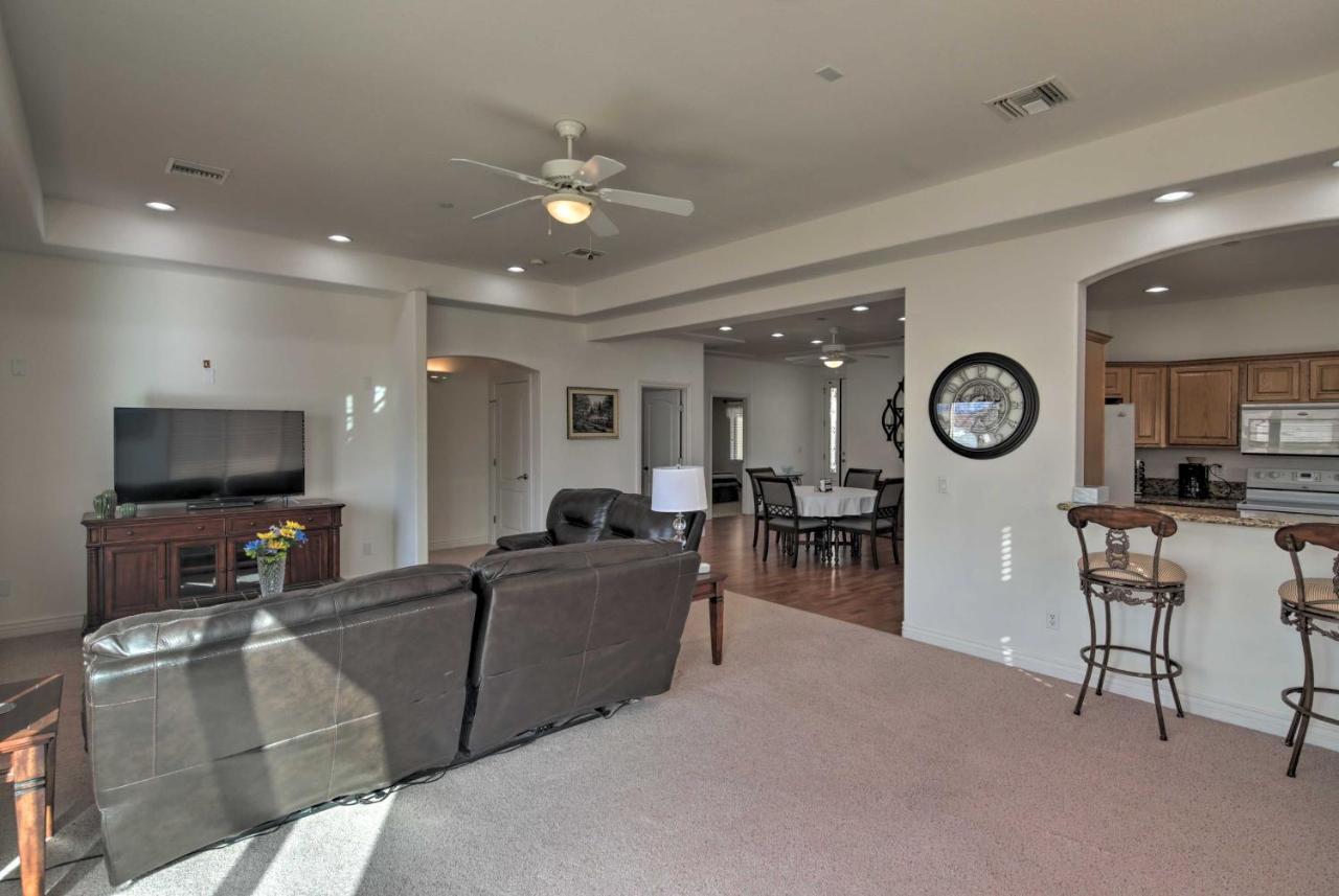 Desert Condo With Pool About 3 Miles To Colorado River! Bullhead City Bagian luar foto