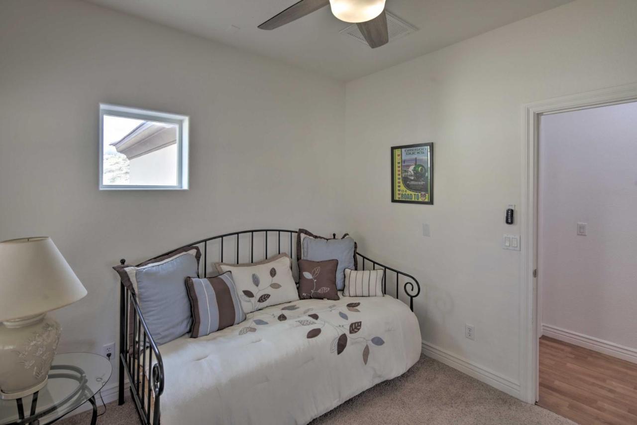 Desert Condo With Pool About 3 Miles To Colorado River! Bullhead City Bagian luar foto